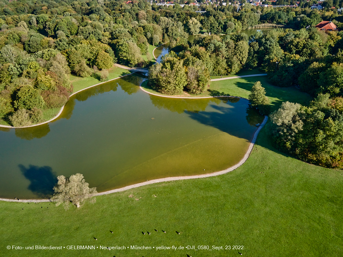 23.09.2022 - der Ostpark mir Biergarten und See in Neuperlach